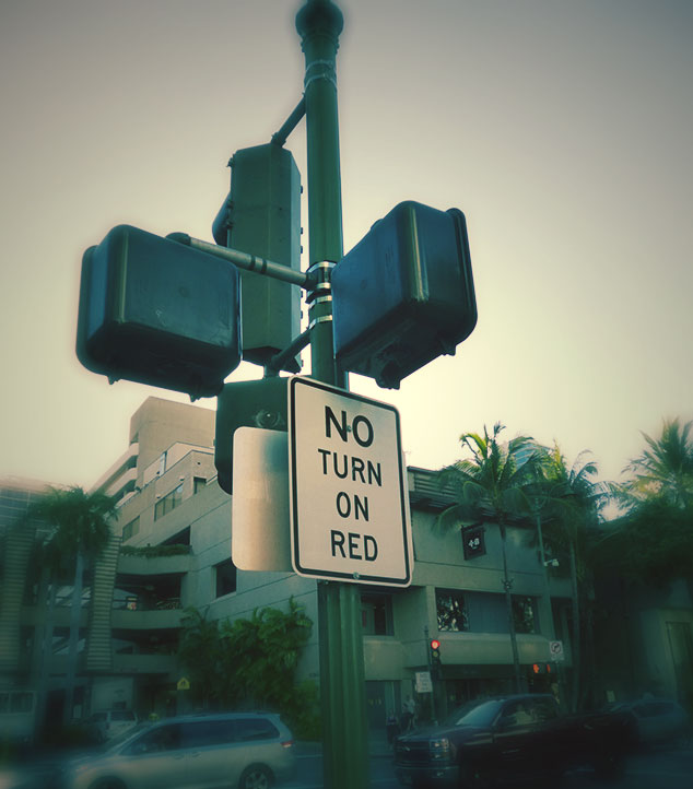 『NO TURN ON RED』